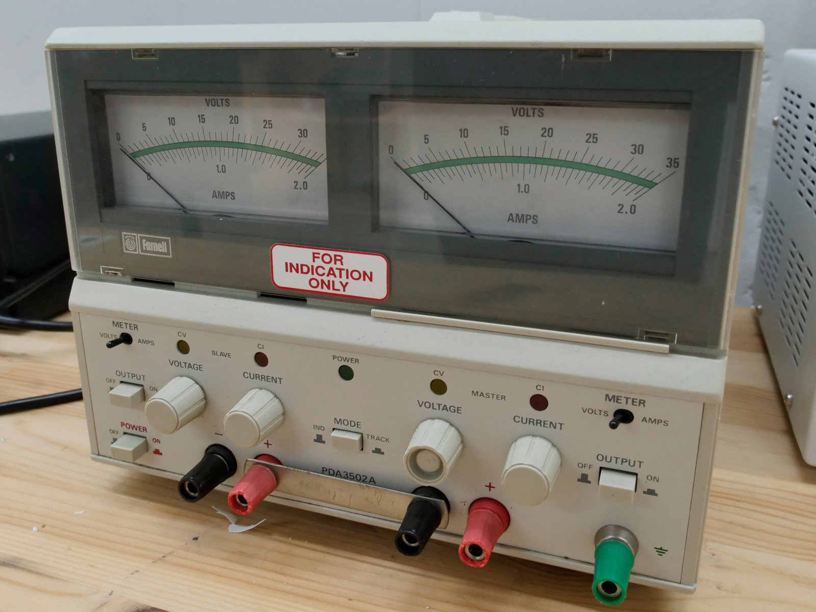 Farnell PDA3502A Dual-Channel Power Supply