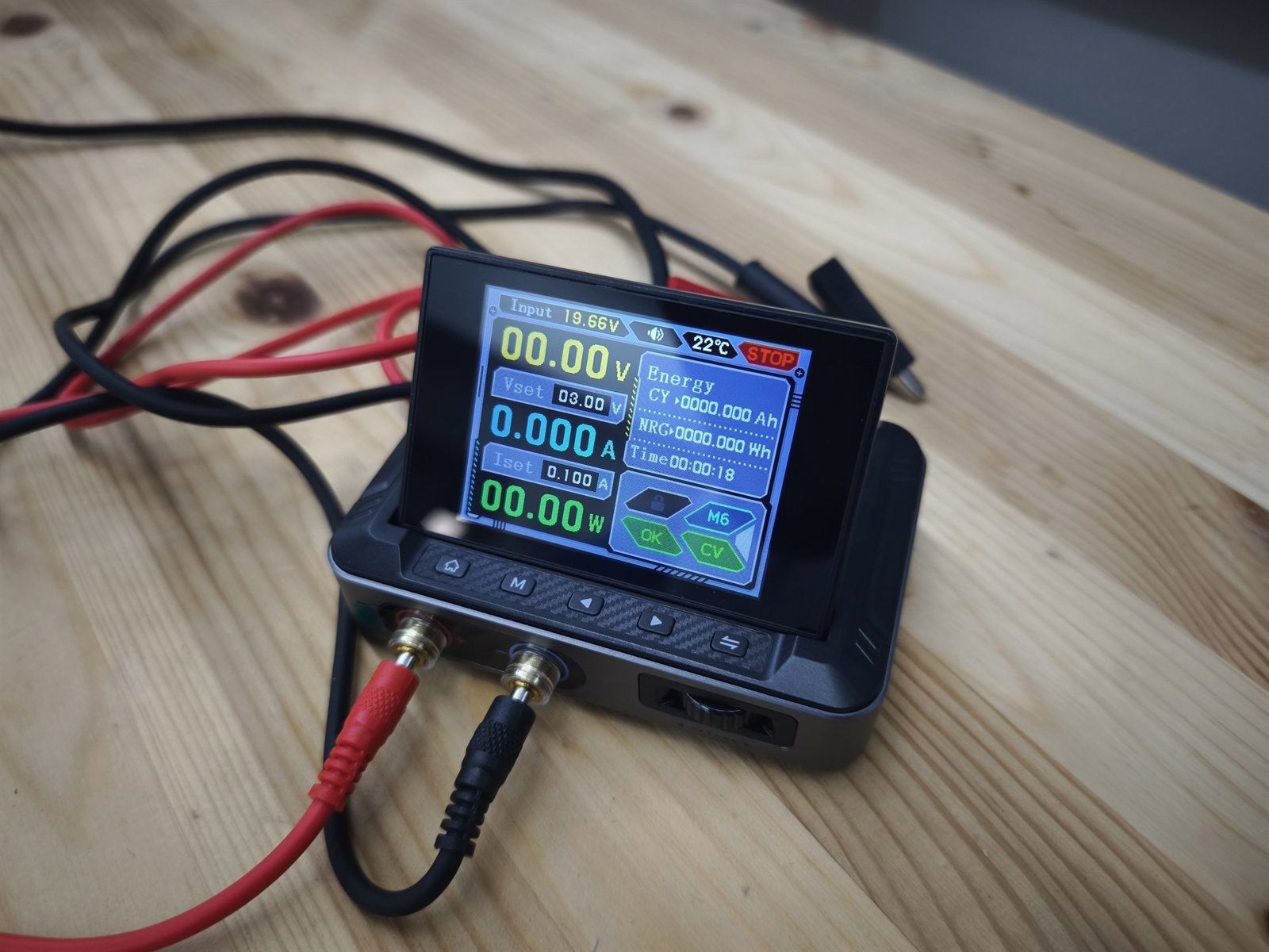 Портативный блок питания FNIRSI DPS-150