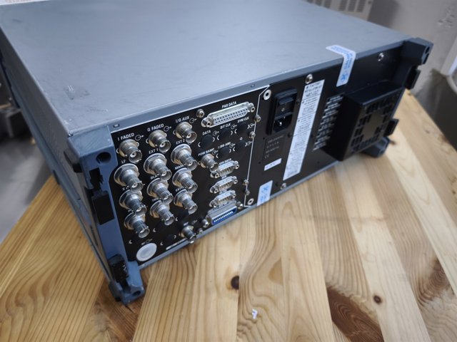 Rohde & Schwarz SMIQ 03B Signal Generator