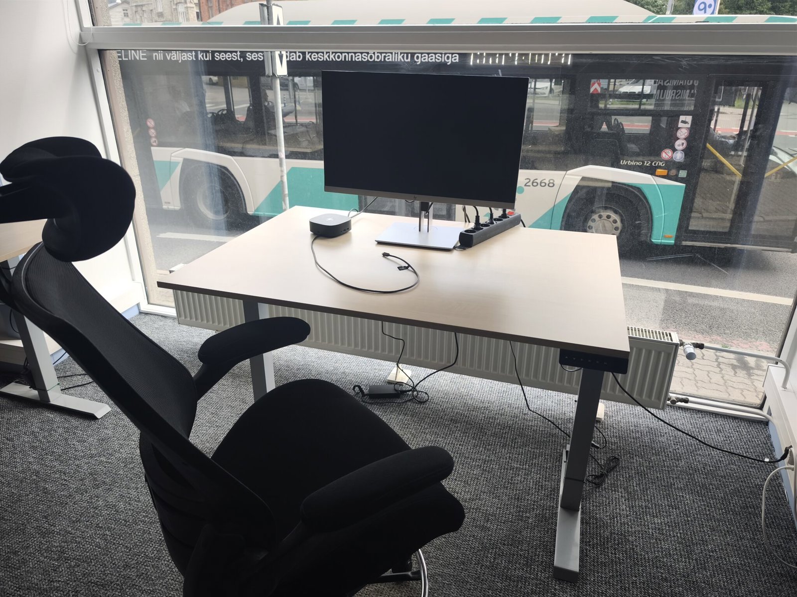Sit-stand desks
