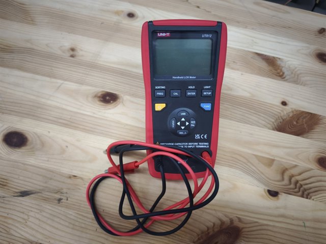UNI-T UT612 Handheld LCR Meter